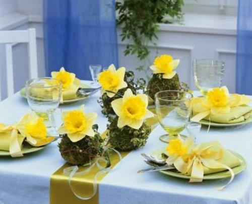 קישוט שולחן פרחי קליפת ביצה של חג הפסחא נרקיסים צהובים