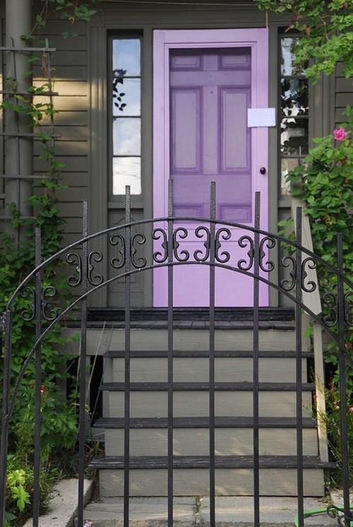עיצובים מסורתיים להפליא של דלת הכניסה של פרחים בצבע סגול