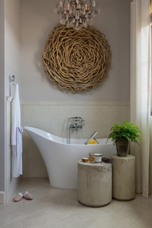 עץ סחף בפנים עיטור קירות בחדר האמבטיה עשוי עץ משוחזר