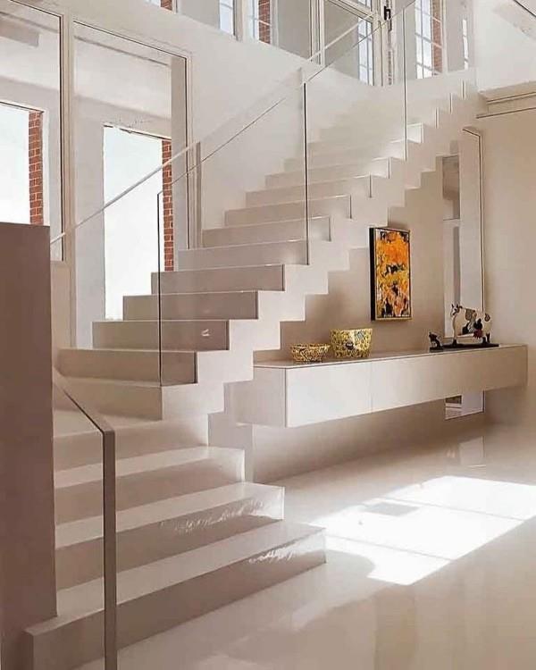 חדר מדרגות מדף לבן נהדר