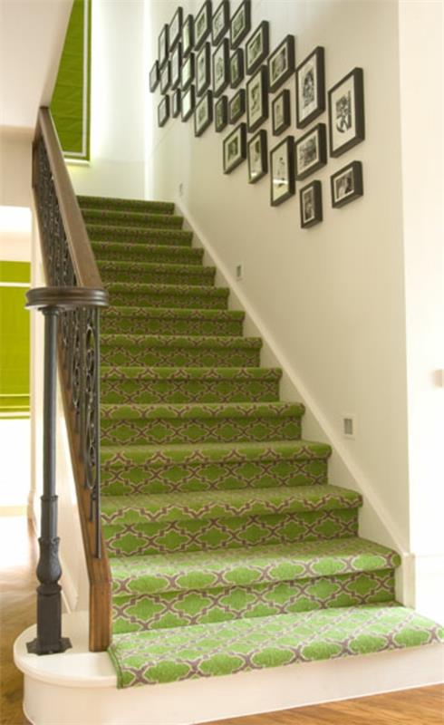 מדרגות ושטיחים למדרגות עץ ירוקות