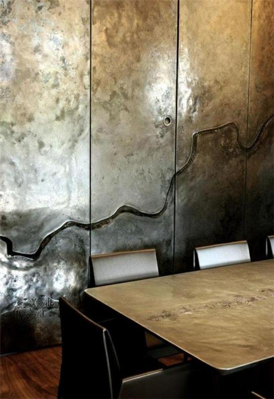 צבע קיר עם שולחן אוכל מעץ עיצוב אפקט מתכת