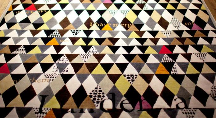 שטיח סאבין דה גונזבורג דפוס גיאומטרי צבעוני באטלייה