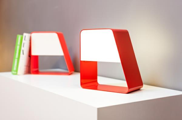 מנורת שולחן מעוצבת Zanocchi & Strong אדומה לבנה