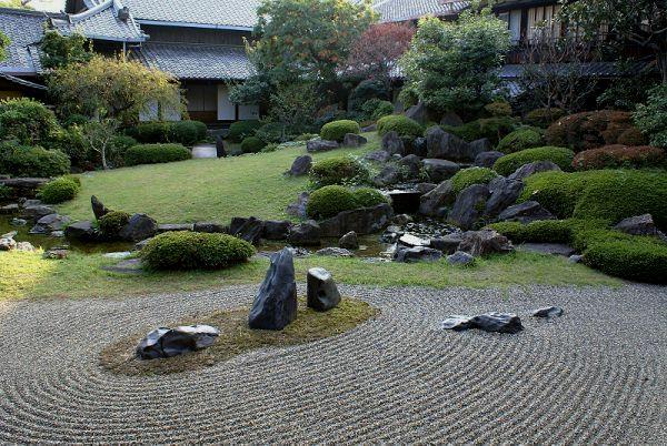 גן סלעים אטרקטיבי בסגנון יפני