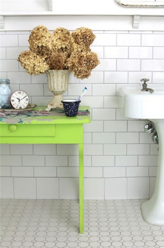 אריחי אמבטיה ריצוף שולחן צד ירוק לבן חדר אמבטיה