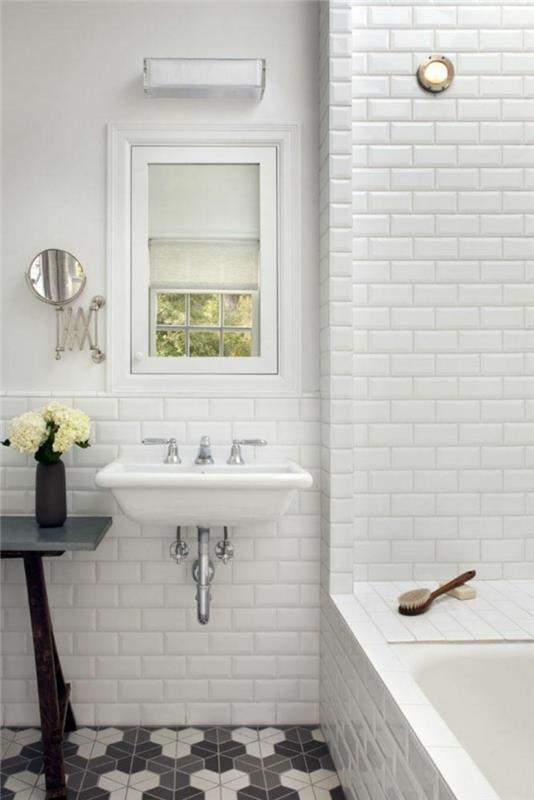 אריחי אמבטיה לבן חדר אמבטיה חדר פרחים קטנים