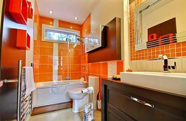 חדר אמבטיה כתום אמבטיה מראה ריהוט אמבטיה עץ