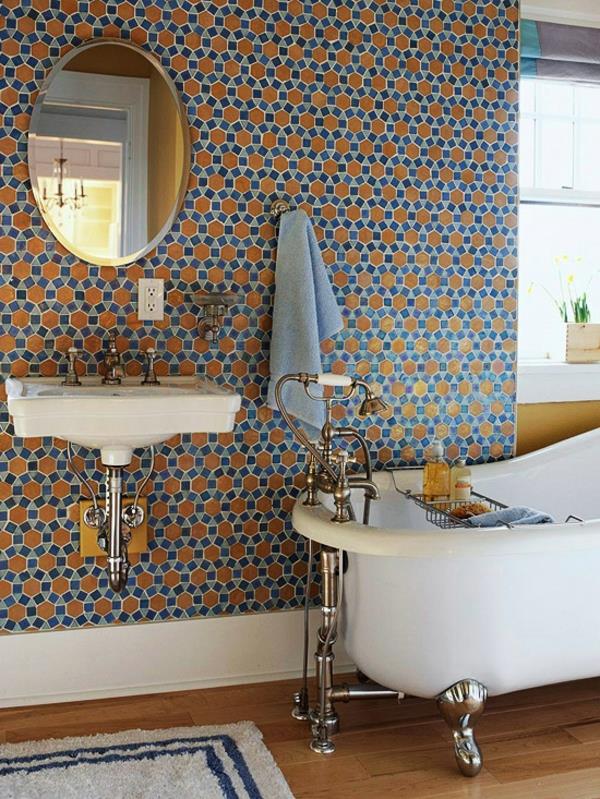 רעיונות לעיצוב חדרי אמבטיה טפט קיר אמבט עצמאי צבעוני