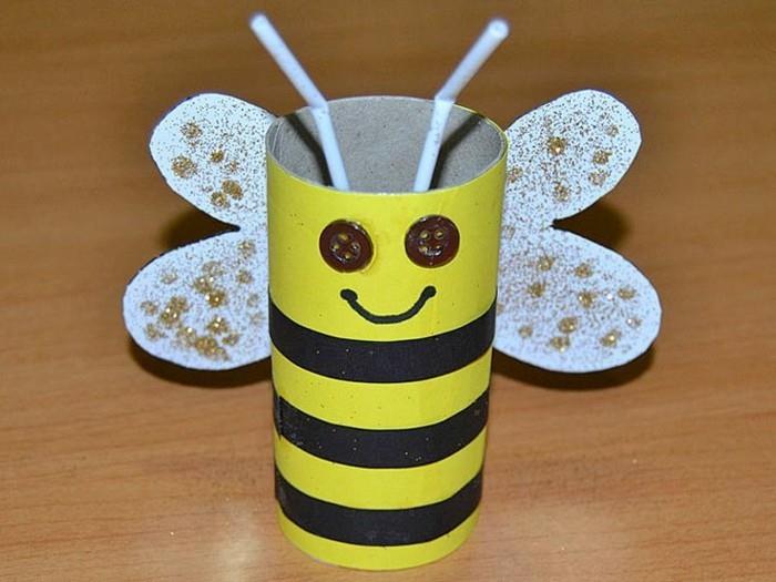 רעיון להתעסק עם גלילי אסלה דבורים צרעות התעסקות עם ילדים קטנים