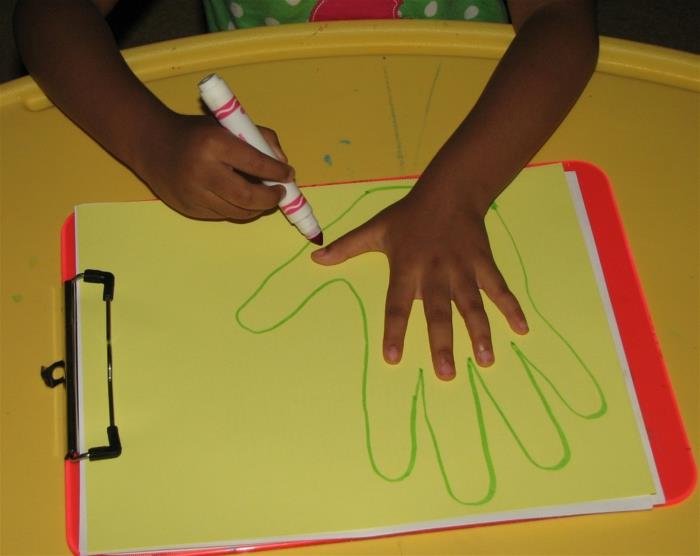 עבודות יד עם ילדים רעיונות יצירה DIY רעיונות לילדים משחקי מים קופסת מים מילוי יד מדבקה