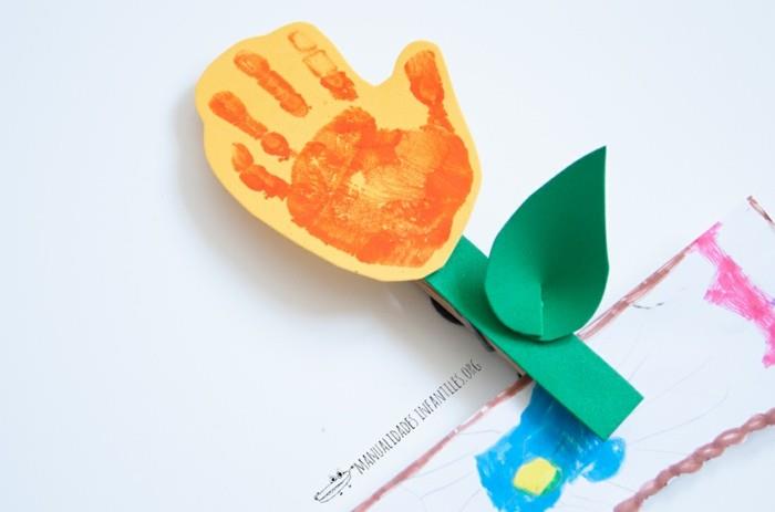 רעיונות נייר מלאכה צבע פרחי טביעת יד מבוססים עם ילדים