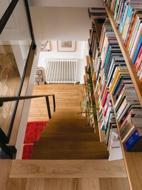 ספרייה בחדר המדרגות רעיון מדרגות עץ