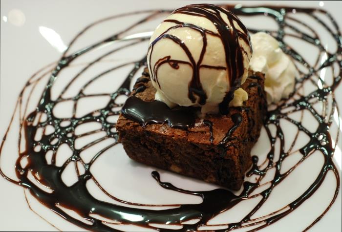 מתכון בראוניס גלידת רוטב שוקולד