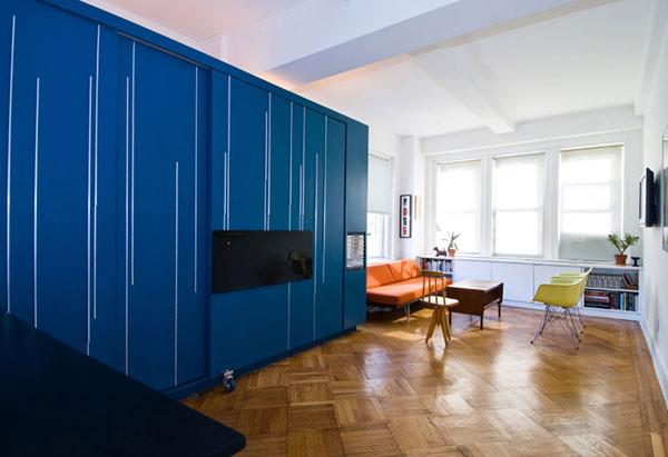 דירות מגניבות-קטנות-כחולות-מובנות בארון-מיטה נפתחת