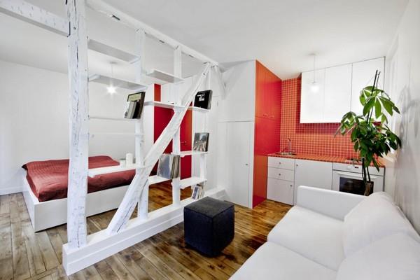 דירות קטנות ומגניבות מבטאים באדום חדרי שינה מרצפות עץ