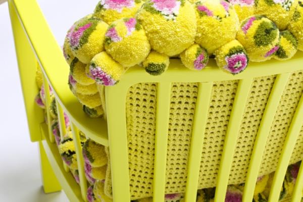 כורסת מעצבים בדוגמת פרח צהוב פומפון MYK כיסא פונפון2.2 משענת גב