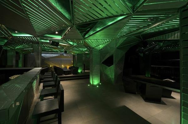 עיצוב בר מסעדה תאורה ירוקה auriga india