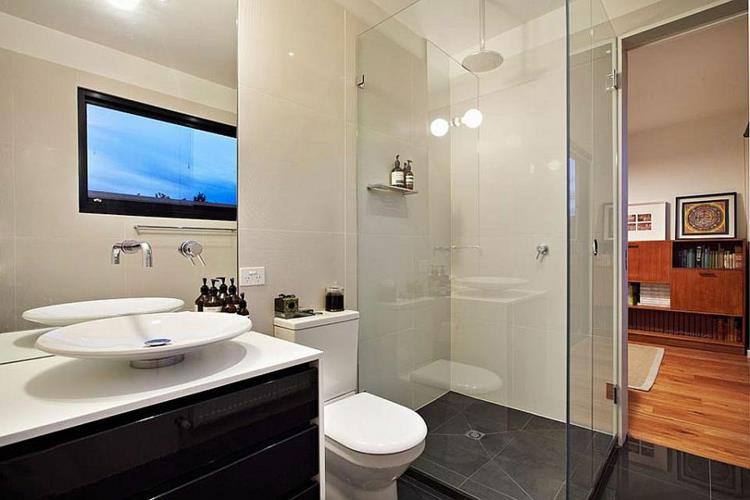 קצה ריהוט ריהוט בסגנון תעשייתי אמבטיה זכוכית מקלחת ברצפה