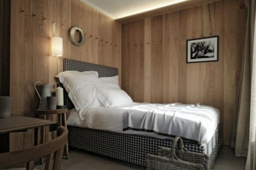 מיטת יחיד מסוגננת, קישוט קיר, חדר שינה, עץ אמיתי ונעים