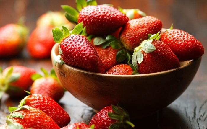 ערכים תזונתיים של תותים מבטיחים את בריאותנו