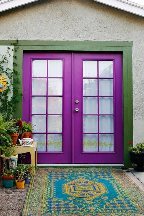 עיצובי דלת הכניסה הקלאסיים בצבע לילך סגול לבית