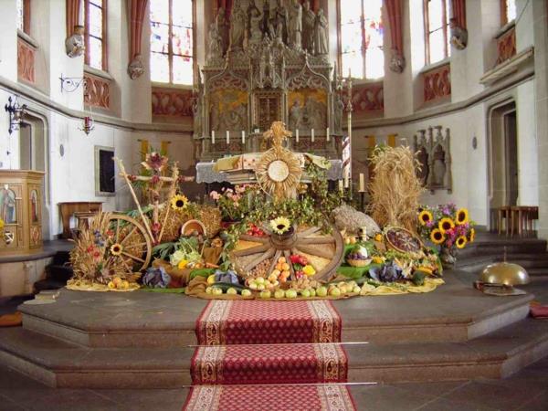 חג ההודיה בגרמניה קישוט מזבח מפואר