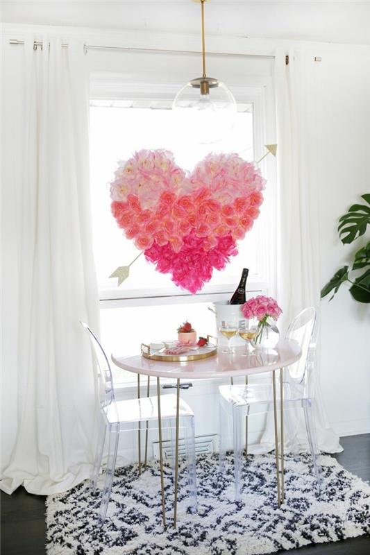 לקשט את שולחן האוכל יום האהבה הרומנטי הפשוט