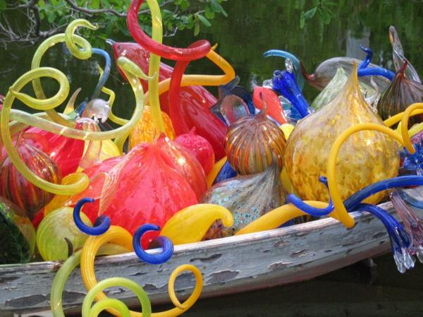חג קישוט זכוכית פנטסטי של צבעים בסירה