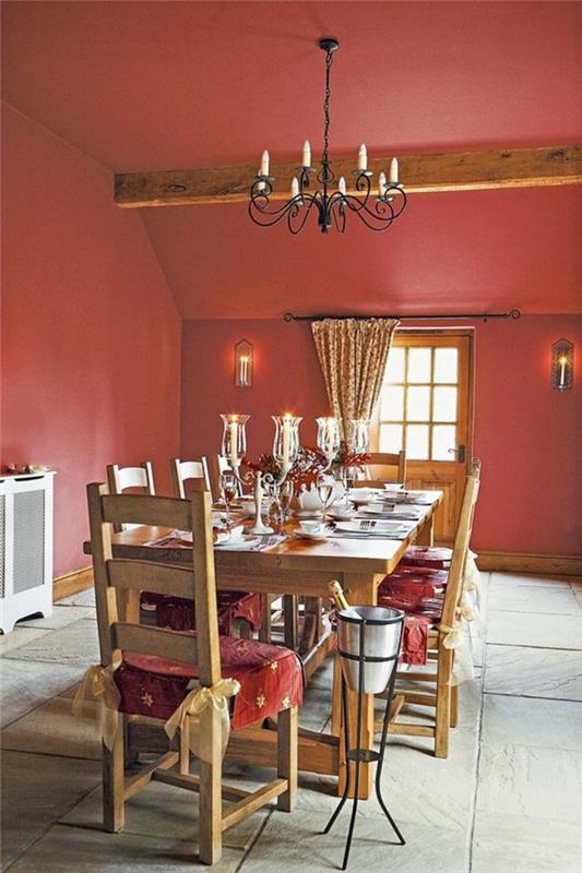 הצבעים בחדר האוכל אדום משגע הופכים את פינת האוכל לנעימה