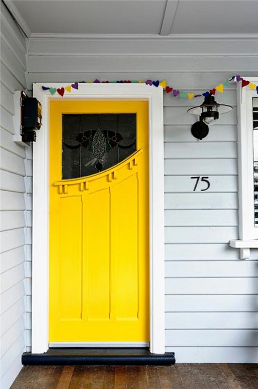 עיצוב רעיונות צבעים צבעי פנטון דלת כניסה צהובה
