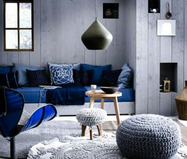 כורסת ספה כחולה בסלון farbide