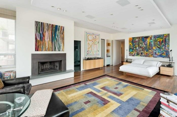 שילובי צבעים בסלון עיצוב קיר לבן ומבטאים צבעוניים
