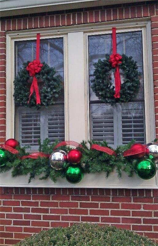קישוט חלון לזרי חג המולד קשתות אדומות כדורי חג המולד