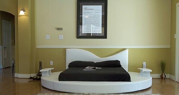 יוצר מיטת מיטה עגולה עם מיטה עגולה בשחור לבן