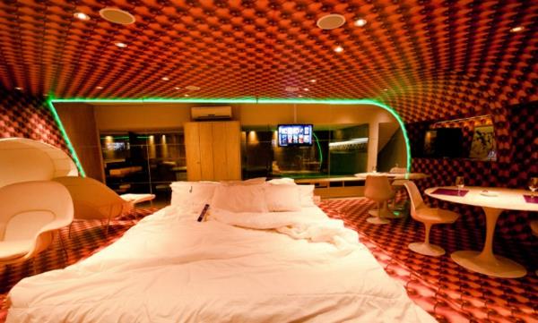 חדר שינה עתידני מעצב מיטות מרווחות עם מיטות מרווחות