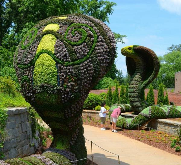 פסלי גן נחשים צמחים אמנות גינה