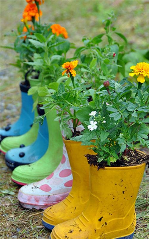 רעיונות לגינה שימוש חוזר בנעליים ישנות מיכלי צמחים מצחיקים