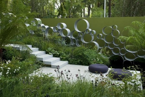 רעיונות לגינה אריחי בטון כריות מושב קישוט מתכת מדרגות קיץ צמחי מרפסת