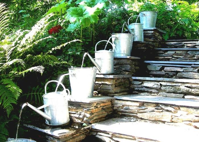 רעיונות לגינה למראה כפרי עם פחי מים