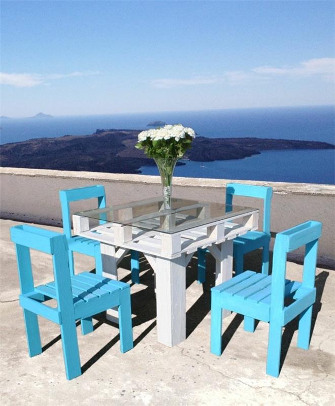 בנה-משלך-גינה-שולחן-אוכל-שולחן אוכל-וצבע-עם-כיסאות עץ-כחולים