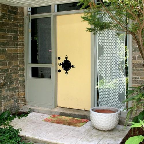 עיצוב דלת הכניסה הצהובה אור מקורי חיוור נעים