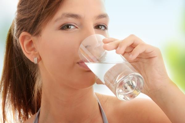 לרדת במשקל בריא יותר לשתות מים