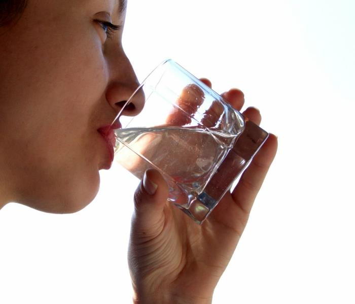 מים בריאים כוס מים לשתות חיים בריאים