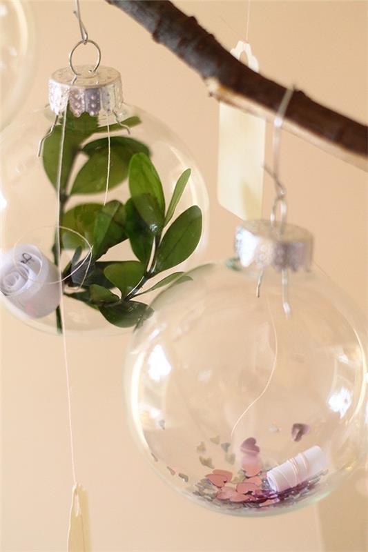 כדורי זכוכית עם רעיונות חג המולד לאווז