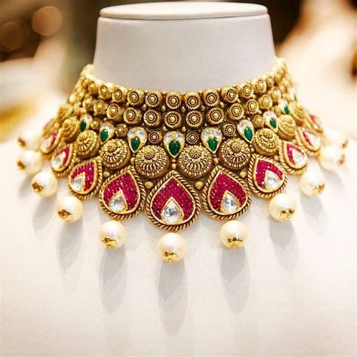 Diseño de collar con escote Jaipuri