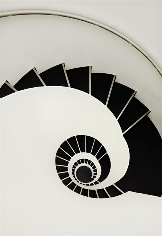 עיצוב גרם מדרגות לולייני גרפי שחור ולבן