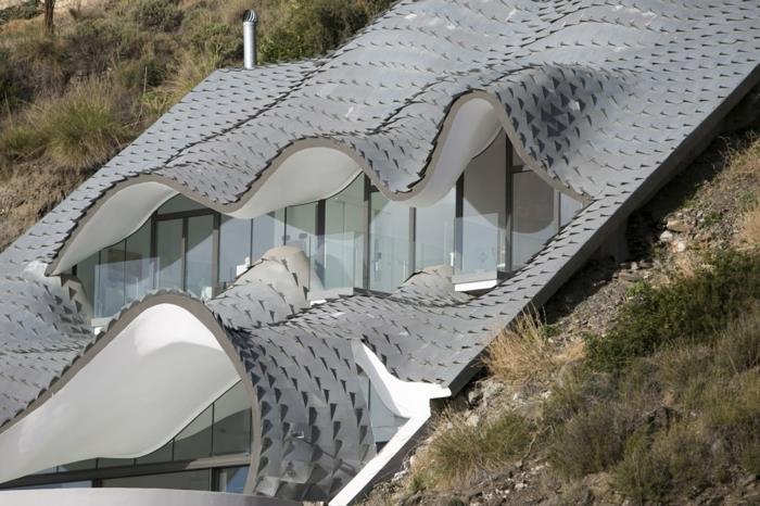 בית ליד הים קנה קירוי אריחי גג מפח אדריכלות מודרנית