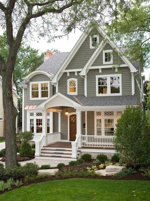 צבע חזית הבית אפור בית חד משפחתי קדמי בצורת גינה עץ
