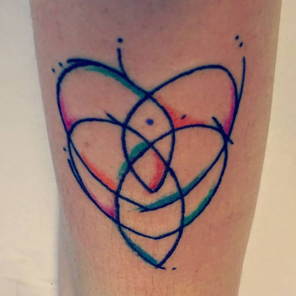 Disegni del tatuaggio del cuore a portata di mano